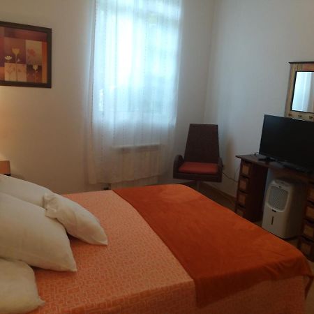 Apartamento Con Pequeno Jardin En El Centro Ferrol Bagian luar foto